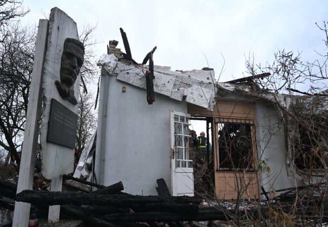 Le musée Shukhevych après une attaque de drone à Bilogorshchethe, dans la banlieue de Lviv, Ukraine, le 1er janvier 2024.