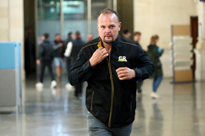 Le coprésident de la Coordination rurale du Lot-et-Garonne (CR47), José Perez, arrive au palais de justice pour son procès à Agen, le 14 mai 2025.
