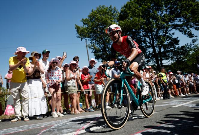 Während dieser 7. Etappe der Tour herrschte eine tolle Atmosphäre, als Ewen Costiou, ein gebürtiger Côtes-d’Armor, durchkam.