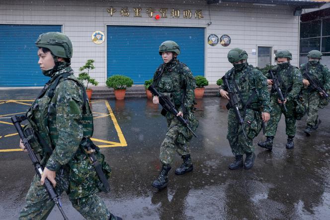 Des réservistes taïwanais participent à un entraînement préalable au combat lors de l’exercice militaire annuel Han Kuang, à Taoyuan, Taïwan, le 11 juillet 2025. 