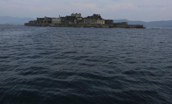 L’île de Hashima, communément appelée « Gunkan-jima » (« l’île navire de guerre »), est visible au large de Nagasaki, au sud-ouest du Japon, le 29 juin 2015.