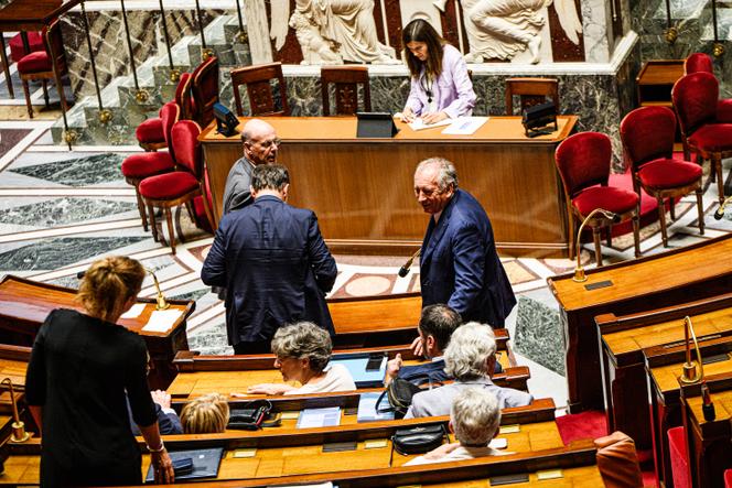 Le premier ministre, François Bayrou, à l’issue du vote sur une motion de censure déposée par les députés socialistes à l’Assemblée nationale, à Paris, le 1er juillet 2025.