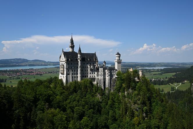 Schloss Neuschwanstein bei Füssen in den Allgäuer Alpen, Süddeutschland, am 11. Juli 2023.