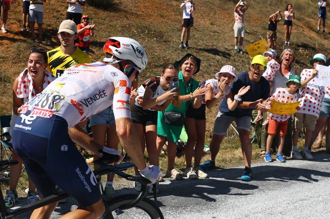 Le coureur de l’équipe française TotalEnergies Mattéo Vercher lors de la 8e étape du Tour de France, entre Saint-Méen-le-Grand (Ille-et-Vilaine) et Laval, le 12 juillet 2025.
