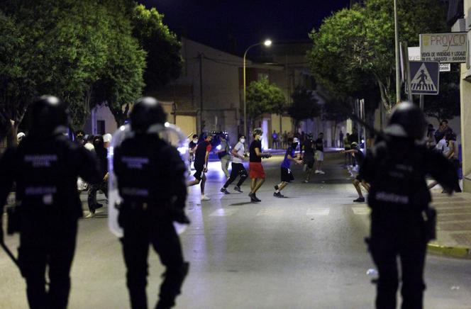 Lors d’une émeute contre les immigrés à Torre Pacheco, en Espagne, le 13 juillet 2025. 
