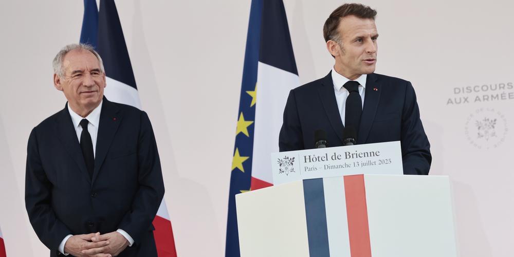 Le président français, Emmanuel Macron, à l’hôtel de Brienne, à Paris, le 13 juillet 2025, à la veille du défilé de la fête nationale dans la capitale. - CYRIL BITTON/DIVERGENCE POUR « LE MONDE »