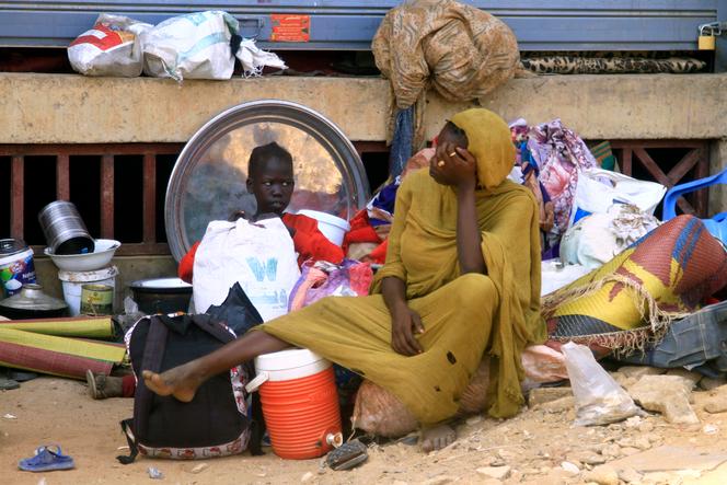 Des civils déplacés par les combats, à Omdurman, au Soudan, le 13 mai 2025.