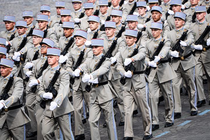 Les élèves de l’école nationale des sous-officiers d’active, lors du défilé du 14-Juillet, à Paris, le 14 juillet 2025.