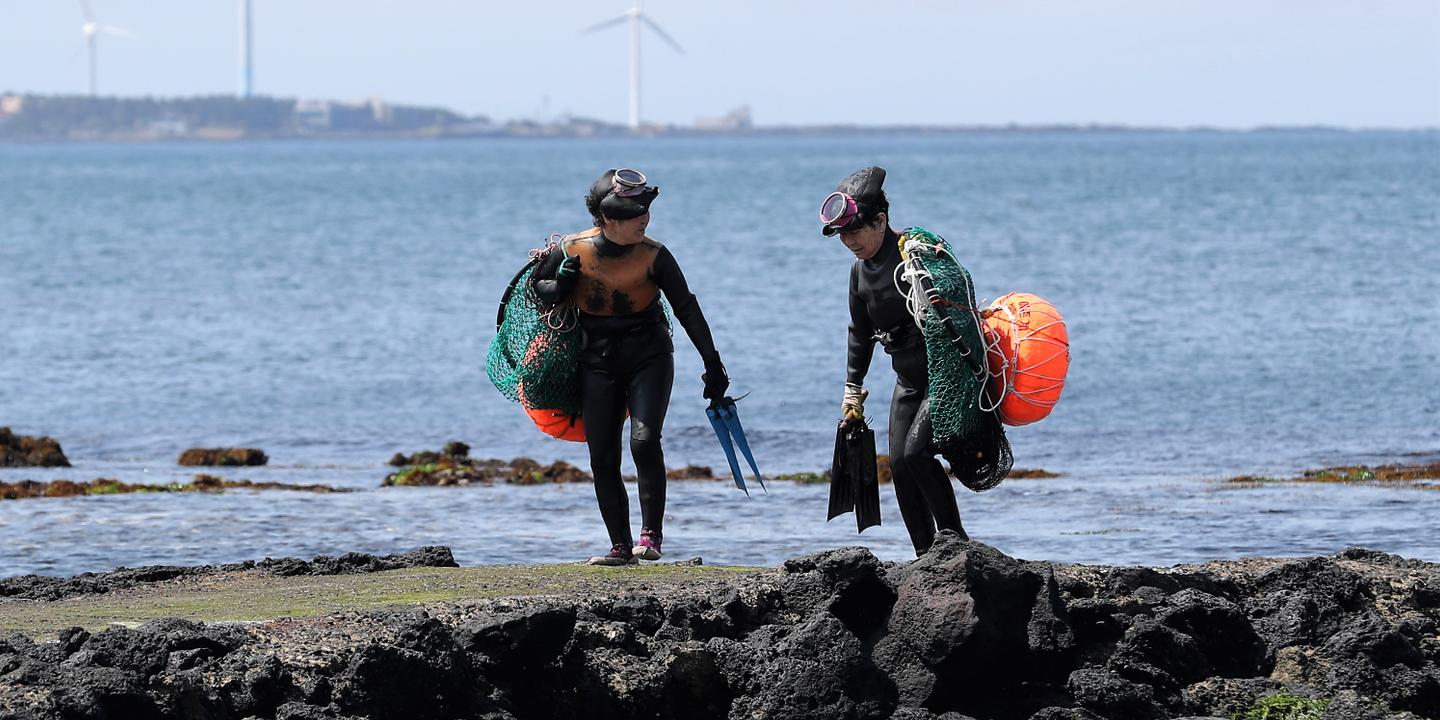 Au Centre culturel coréen de Paris, une exposition sur les prodigieuses plongeuses de l’île de Jeju