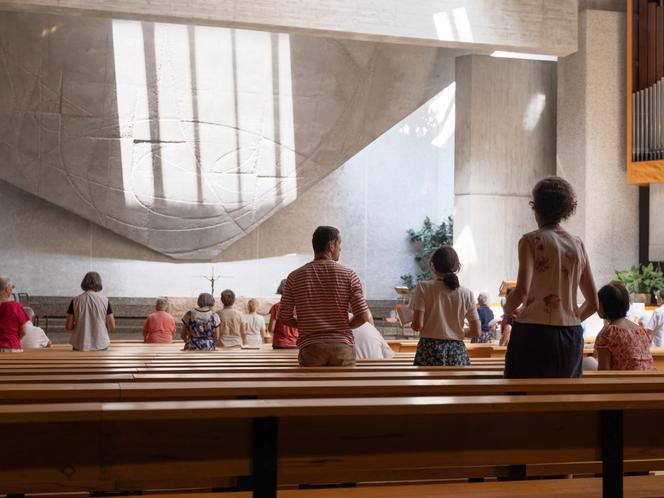 Lors d’une messe au sanctuaire Sainte-Marie-Mère-de-Dieu, consacré en 1979, au Foyer de charité de Châteauneuf-de-Galaure (Drôme), le 3 juillet 2025.