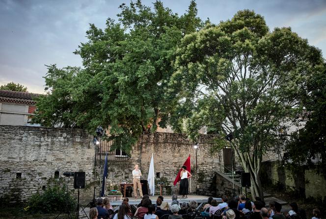 Arne De Tremerie et Olga Mouak dans « La Lettre », mis en scène par Milo Rau, au Festival d’Avignon, en juillet 2025.