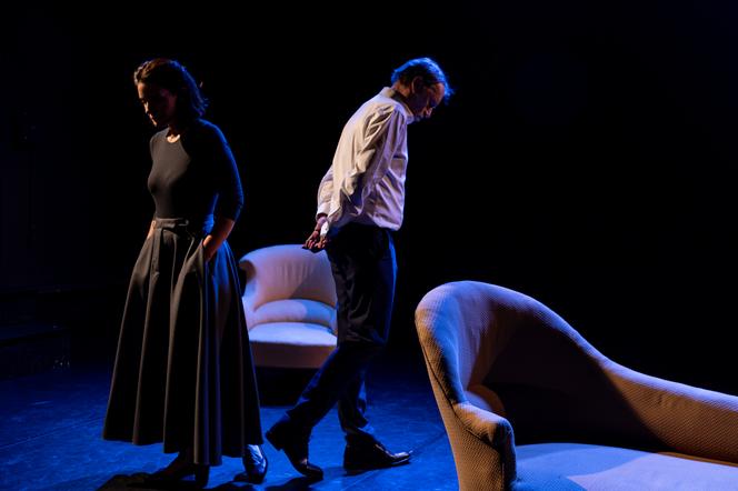 Céline Roux et Samuel Churin dans « Lettres à Anne », mis en scène par Alice Faure, à La Scala Provence, à Avignon, au printemps 2025.