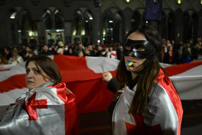 Lors d’un rassemblement pro-européen devant le Parlement géorgien à Tbilissi, le 31 mars 2025.