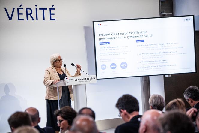 La ministre du travail, de la santé, des solidarités et des familles, Catherine Vautrin, lors de la présentation des orientations retenues pour enrayer le déficit public pour le budget de 2026, à Paris, le 15 juillet 2025.