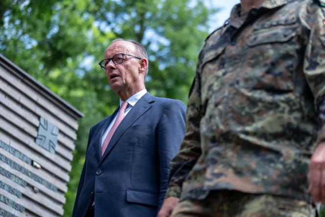 Le chancelier allemand, Friedrich Merz, lors d’une visite du centre de commandement opérationnel de la Bundeswehr, à Schwielowsee (Allemagne), le 28 juin 2025.