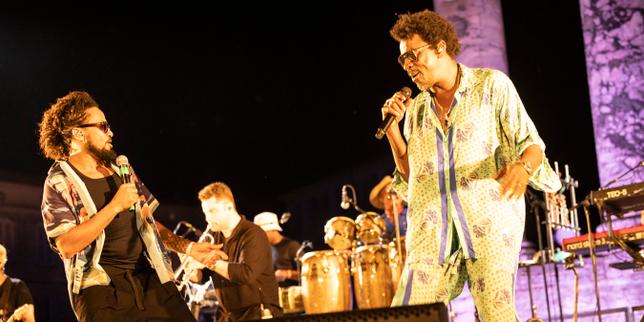 Au festival Les Suds, à Arles, une soirée entre poésie arabe et ferveur brésilienne