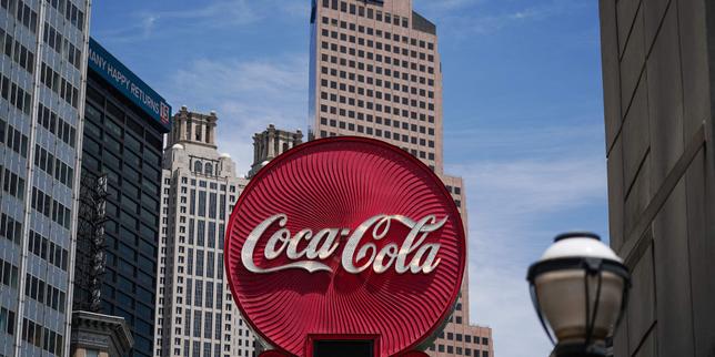 Trump urges Coca-Cola to use cane sugar, sparking backlash from Midwestern corn producers