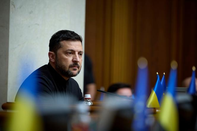 Le président ukrainien Volodymyr Zelenskyy assiste à la session parlementaire à Kiev, le jeudi 17 juillet 2025.