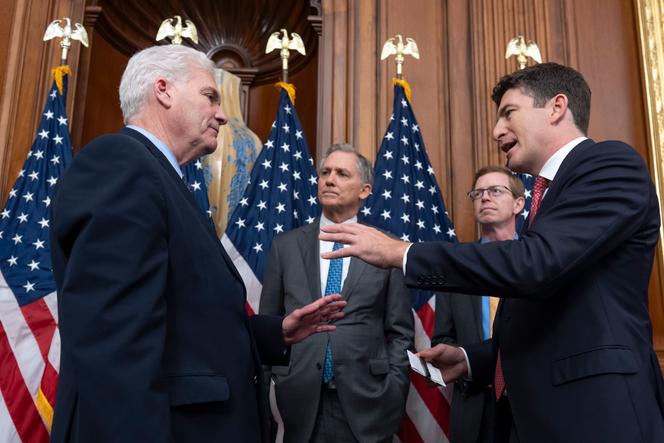 De gauche à droite : Tom Emmer, French Hill, Dusty Johnson et Bryan Steil, représentants républicains avant l’annonce du vote de trois lois régulant les cryptomonnaies, au Capitole, à Washington, le 17 juillet.