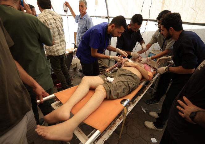Un chrétien palestinien blessé, à l’hôpital arabe Al-Ahli après une frappe israélienne sur l’église de la Sainte-Famille, dans la ville de Gaza, le 17 juillet 2025.