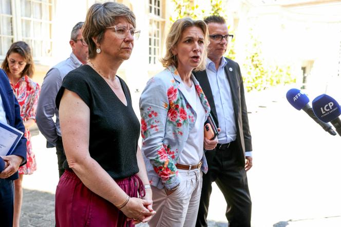 Christelle Thieffinne, secrétaire nationale à la protection sociale de la CFE-CGC (à gauche), Marylise Léon, secrétaire générale de la CFDT, et Cyril Chabanier, président de la CFTC, à l’hôtel de Matignon, à Paris, le 24 juin 2025.