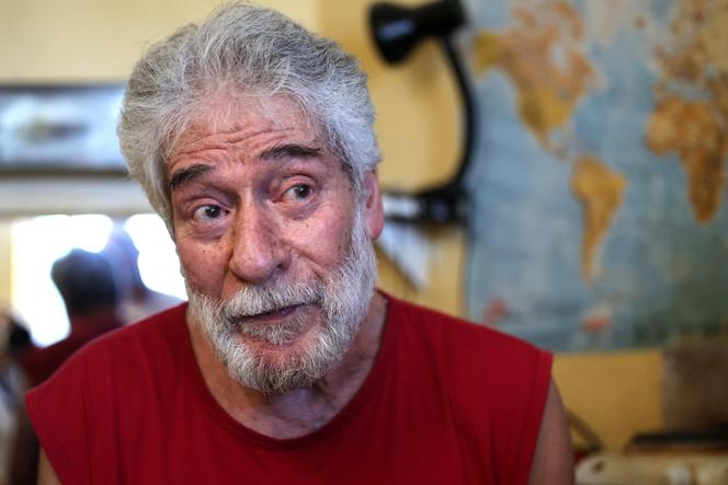 Photo prise lors d’une visite de la député Andrée Taurinya (Loire, La France insoumise) dans la cellule du militant libanais Georges Ibrahim Abdallah dans la prison de Lannemezan (Hautes-Pyrénées), jeudi 17 juillet 2025.