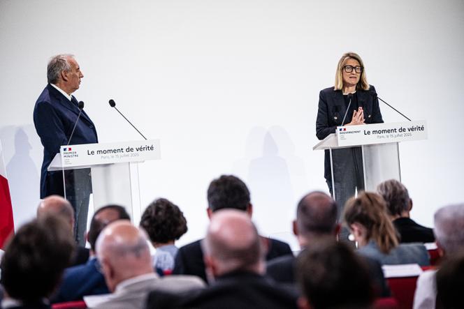 Le premier ministre, François Bayrou, et la ministre chargée du travail, Astrid Panosyan-Bouvet, à Paris, le 15 juillet 2025.