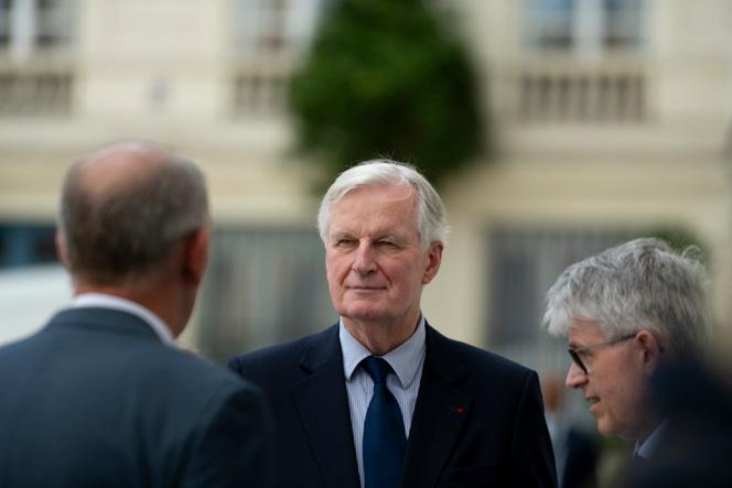 L’ancien premier ministre Michel Barnier, devant le siège du parti Les Républicains, à Paris, le 8 juillet 2025.
