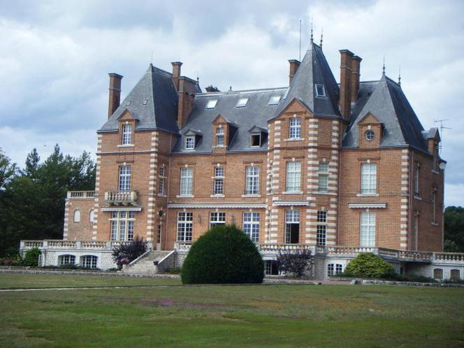 Le domaine de Chalès, où sera installé dès septembre l’Académie Saint-Louis, à Nouan-le-Fuzelier (Loir-et-Cher).