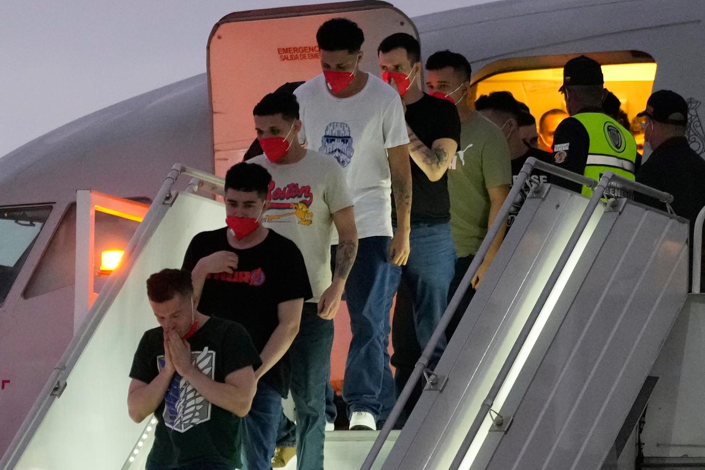 US exchanges Venezuelans held in El Salvador prison for Americans