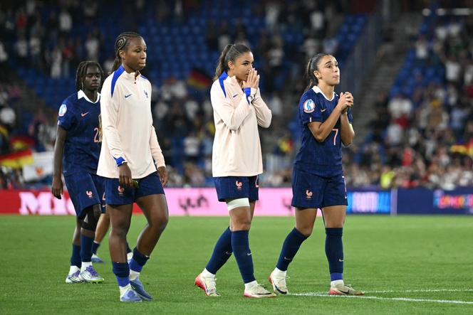 Les Bleues réagissent après leur élimination en quart de finale de l’Euro 2025, à Bâle, en Suisse, le 19 juillet 2025. 