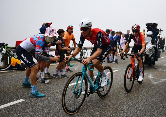 Kévin Vauquelin dans l’ascension vers Luchon-Superbagnères (Haute-Garonne) lors de la 14ᵉ étape du Tour de France, le 19 juillet 2025.
