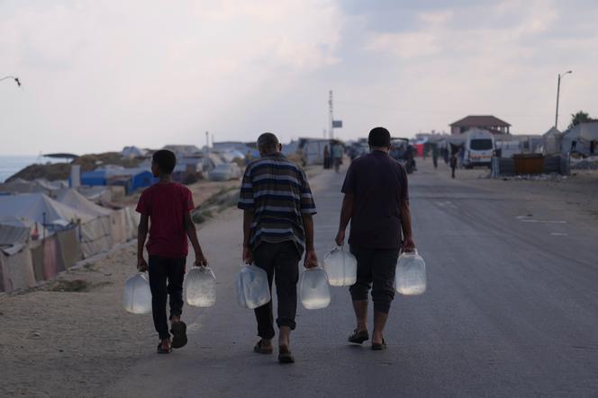 Près d’un camp de personnes déplacées à Deir Al-Balah, dans le centre de la bande de Gaza, le samedi 19 juillet 2025.