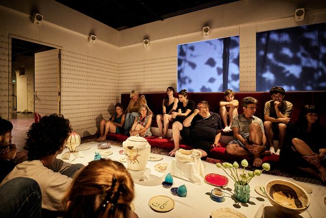 « One’s own room Inside Kabul », mis en scène par Caroline Gillet et Kubra Khademi, au Festival d’Avignon, le 15 juillet 2025.