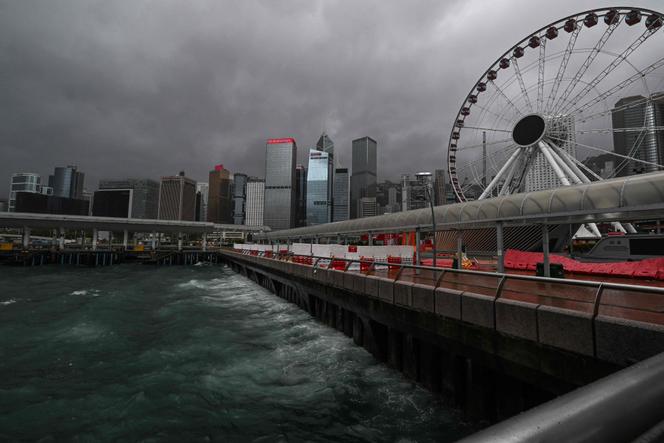 Le typhon Wipha approche des côtes de Hongkong, le 20 juillet 2025.