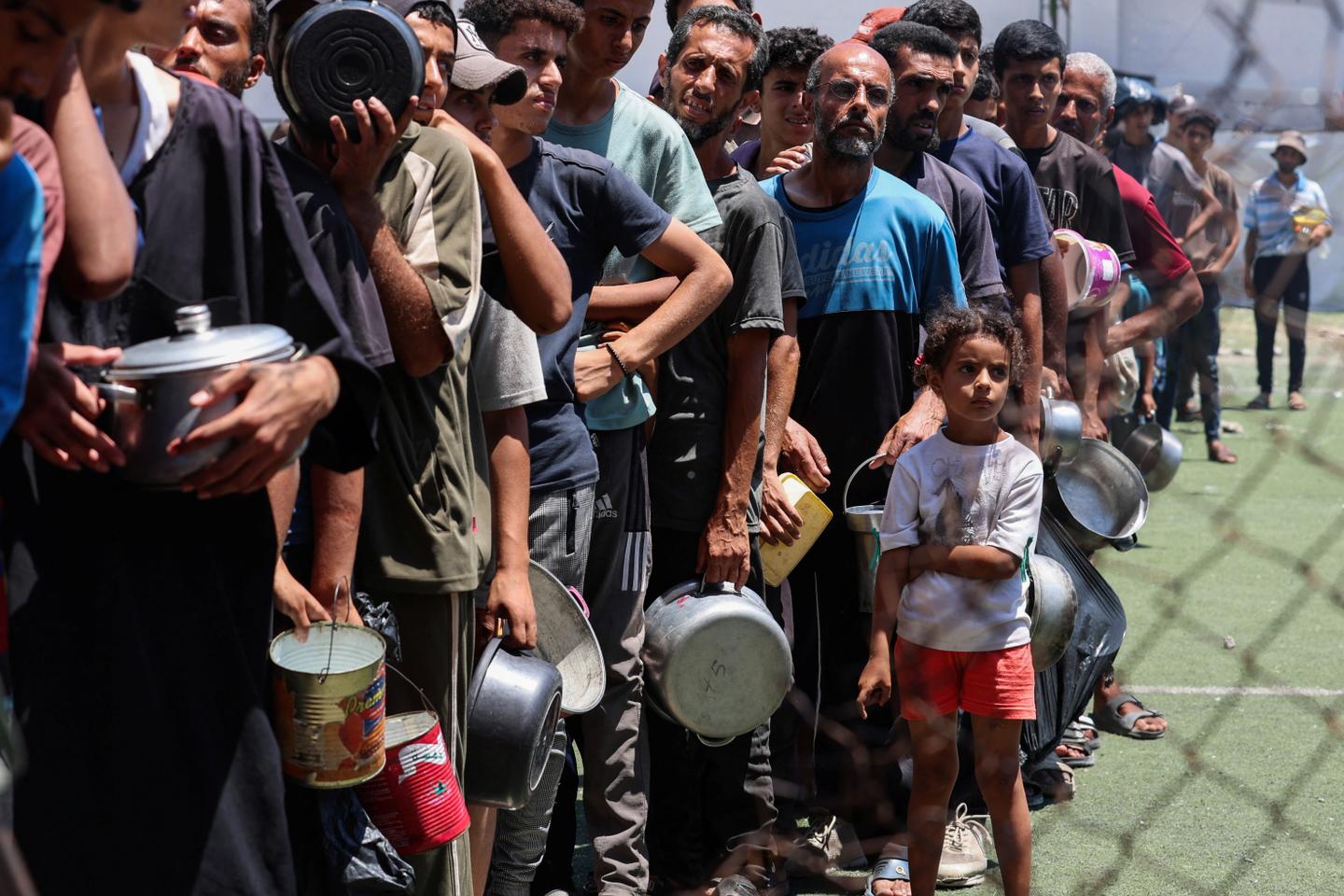 Video. 'We're dying in front of the world': Palestinian journalist describes daily famine in Gaza to Le Monde