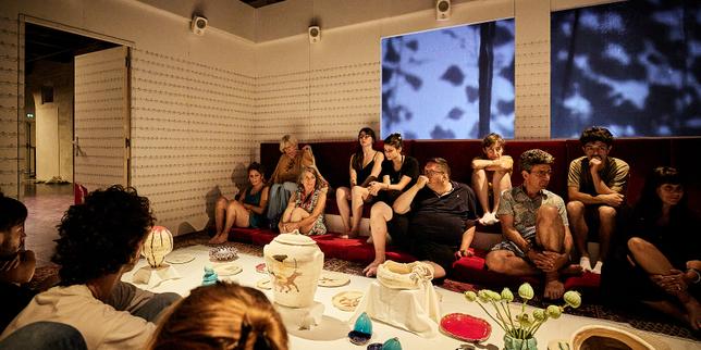A Avignon, les voyages dans un réel en crise de Caroline Gillet et Aurélie Charon