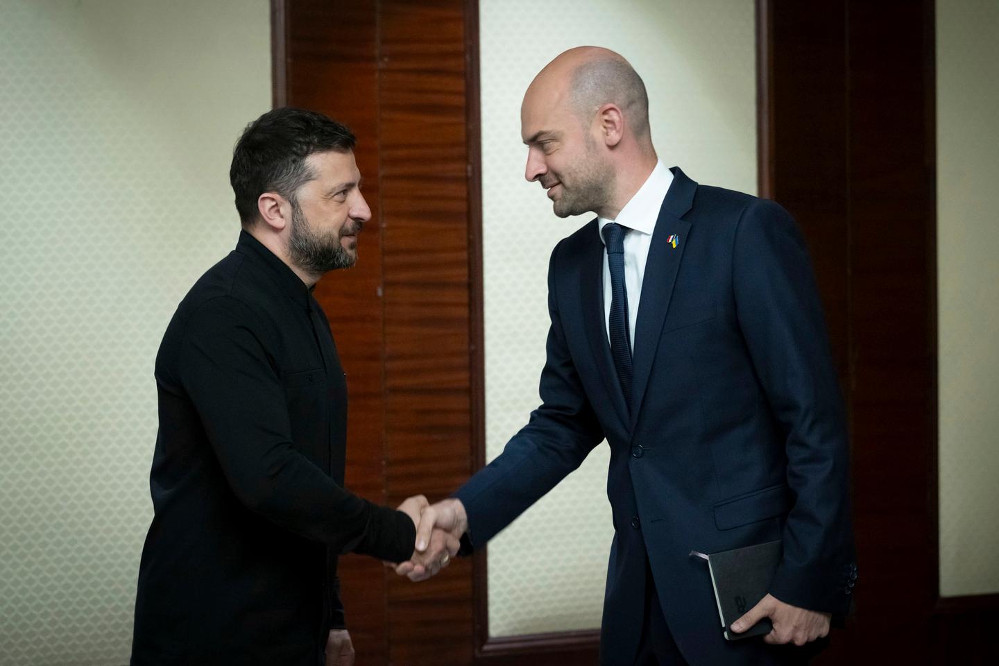 French foreign minister arrives in Kyiv for show of support