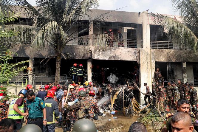 L’école de Dacca (Bangladesh) sur laquelle l’avion de l’armée de l’air s’est écrasé, le 21 juillet 2025.