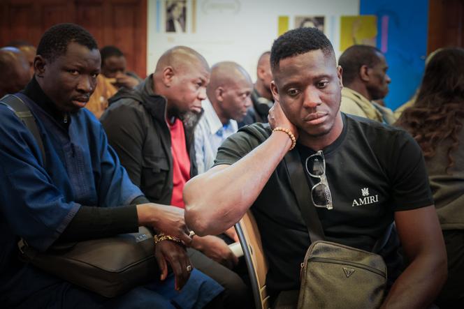 Certains des travailleurs sans papiers exploités lors des vendanges de 2023, dans une salle d’audience du tribunal correctionnel de Châlons-en-Champagne, le 19 juin 2025.