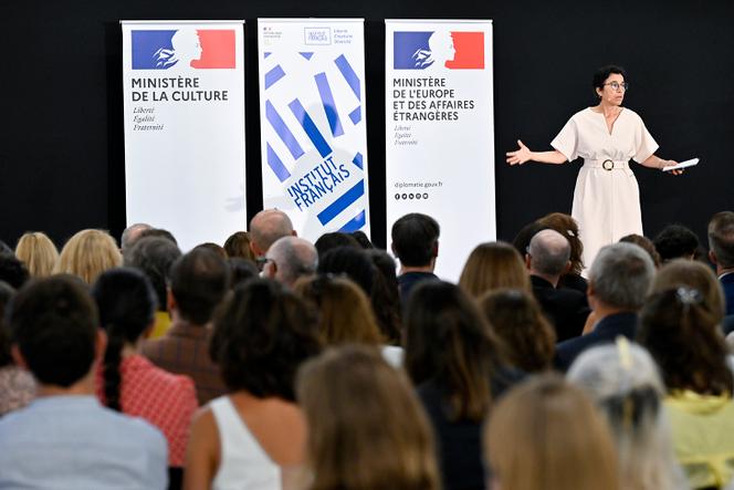 Fransız Enstitüsü Başkanı Eva Nguyen Binh, 18 Temmuz 2025'te Paris'teki Parc Floral'da düzenlenen Enstitü Atölyeleri sırasında.