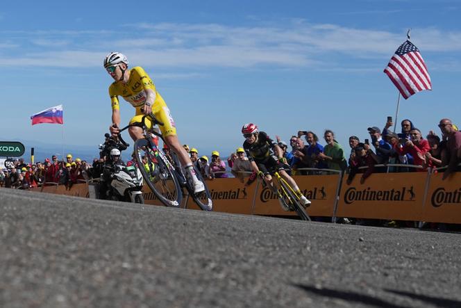 Tadej Pogacar a de nouveau devancé Jonas Vingegaard dans l’ascension du mont Ventoux (Vaucluse), le 22 juillet 2025.
