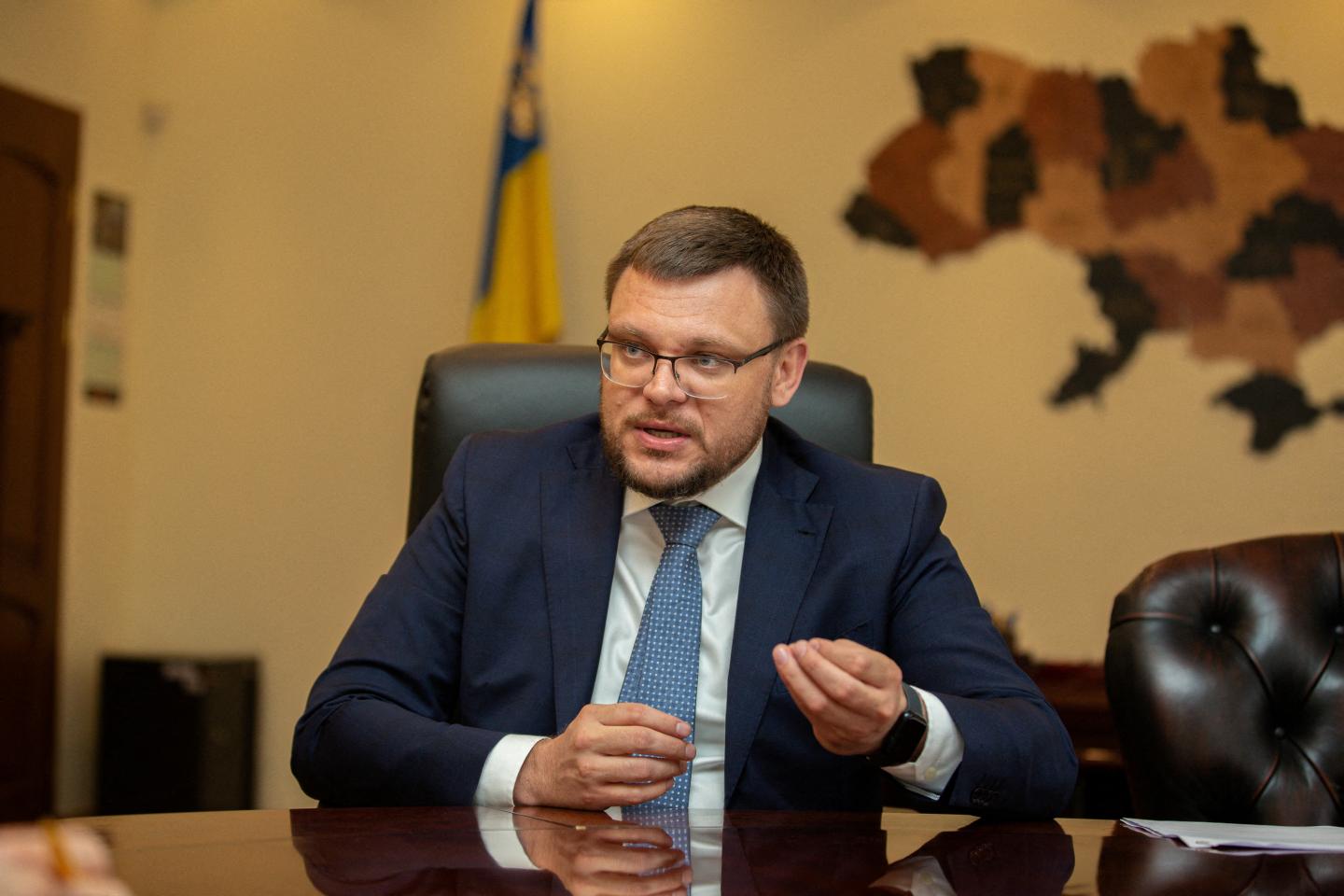 Ukrainian MPs vote to strip two anti-corruption agencies of their independence