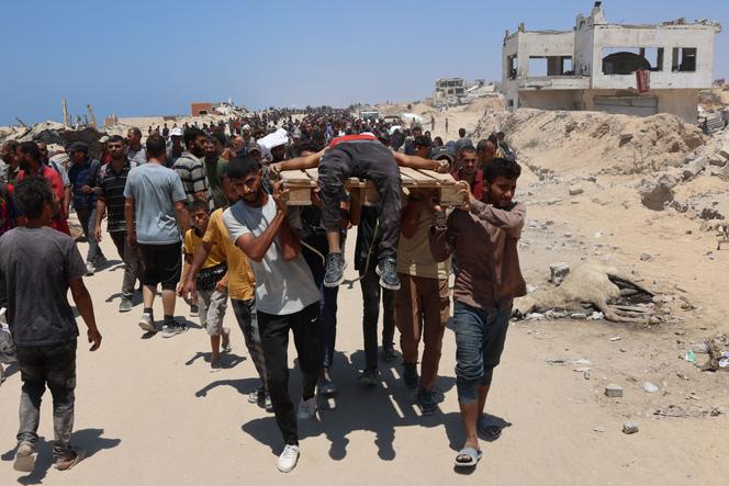 Un Palestinien blessé alors qu’il attendait l’aide humanitaire, dans la ville de Jabaliya, dans la bande de Gaza, le 22 juin.