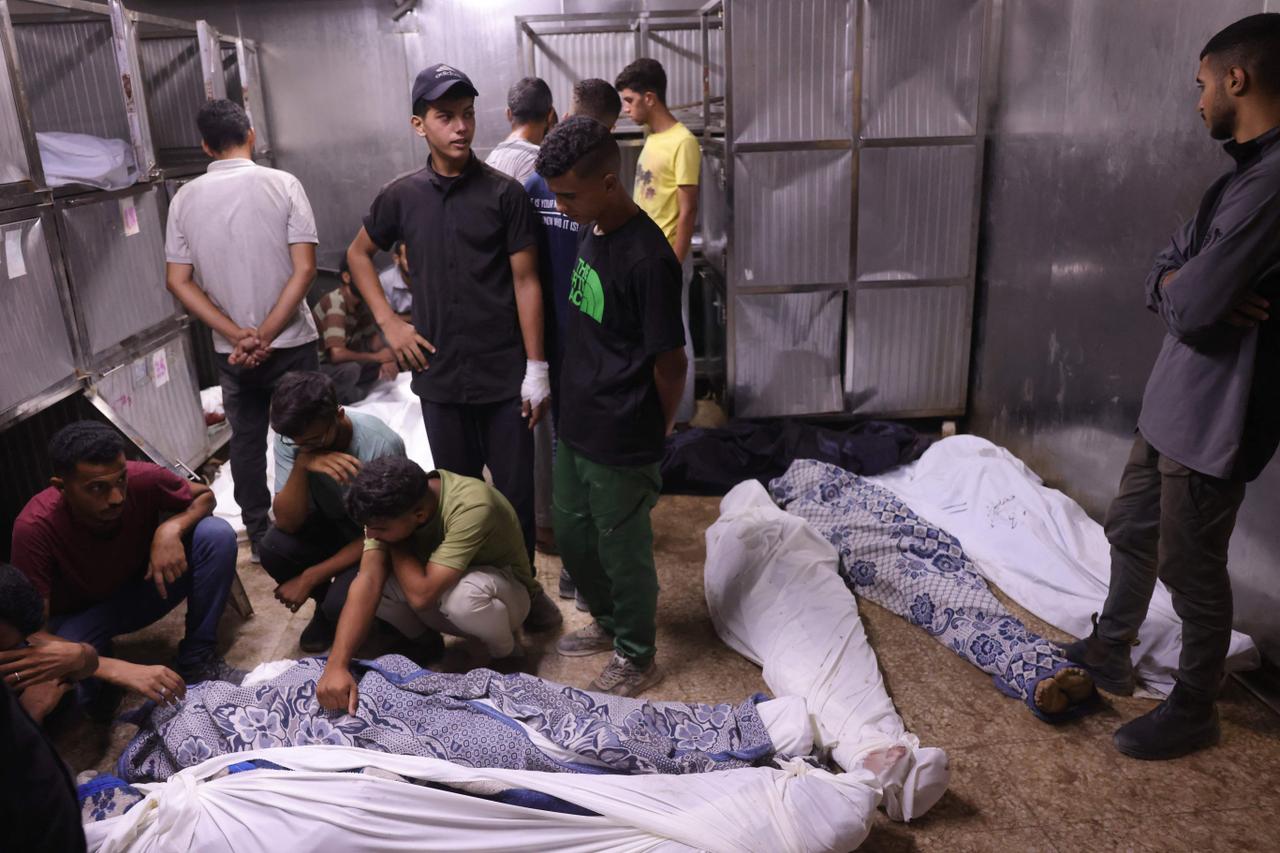 Cette photographie réalisée par Bashar Taleb montre la morgue de l’hôpital Al-Shifa, à Gaza, après un bombardement israélien, le 23 juillet 2025.