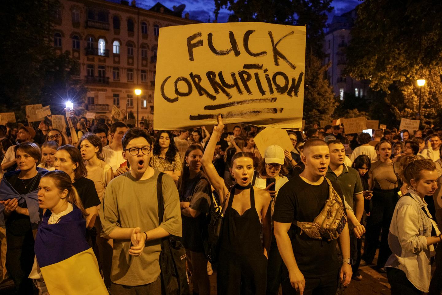 Video. Video: Ukrainians protest in Kyiv as Zelensky passes bill on anti-corruption agency's independence