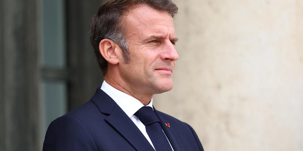 Le président français, Emmanuel Macron, sur le perron de l’Elysée, le 23 juillet 2025. - ABDUL SABOOR / REUTERS