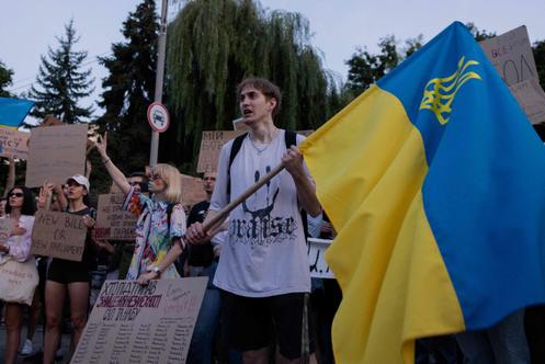 Durante protestos contra uma lei que sabota a independência dos órgãos anticorrupção, em Kiev, 24 de julho de 2025.