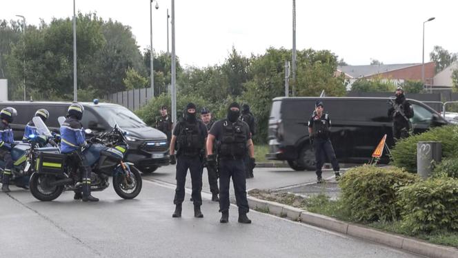 Lors du transfert des premiers détenus dans la prison réaménagée de Vendin-le-Vieil (Pas-de-Calais), le 24 juillet 2025.