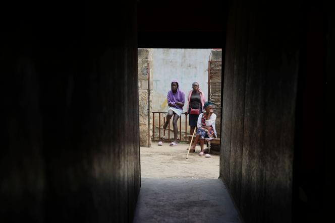 Des personnes déplacées par la violence des gangs en Haïti, dans une église qui les héberge, à Kenscoff, près de Port-au-Prince, le 24 juillet 2025.
